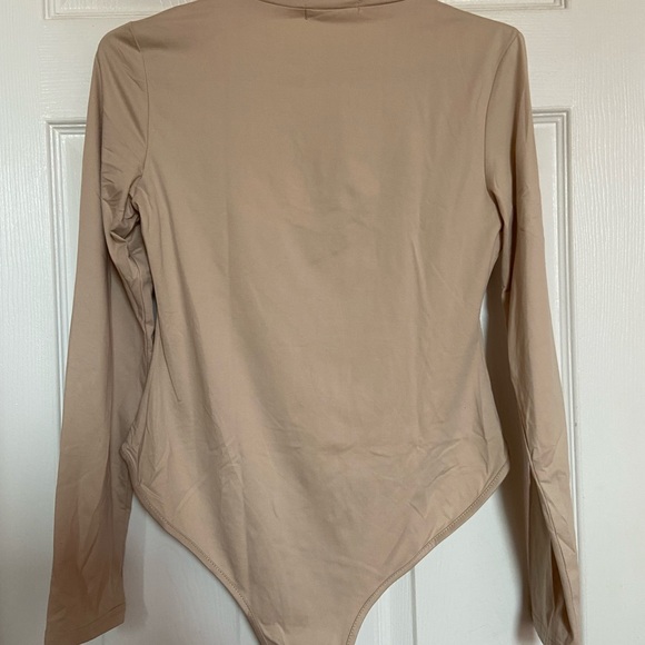 Butterfly graphic bodysuit top - Picture 3 of 4